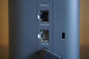 HR02の有線LANポート